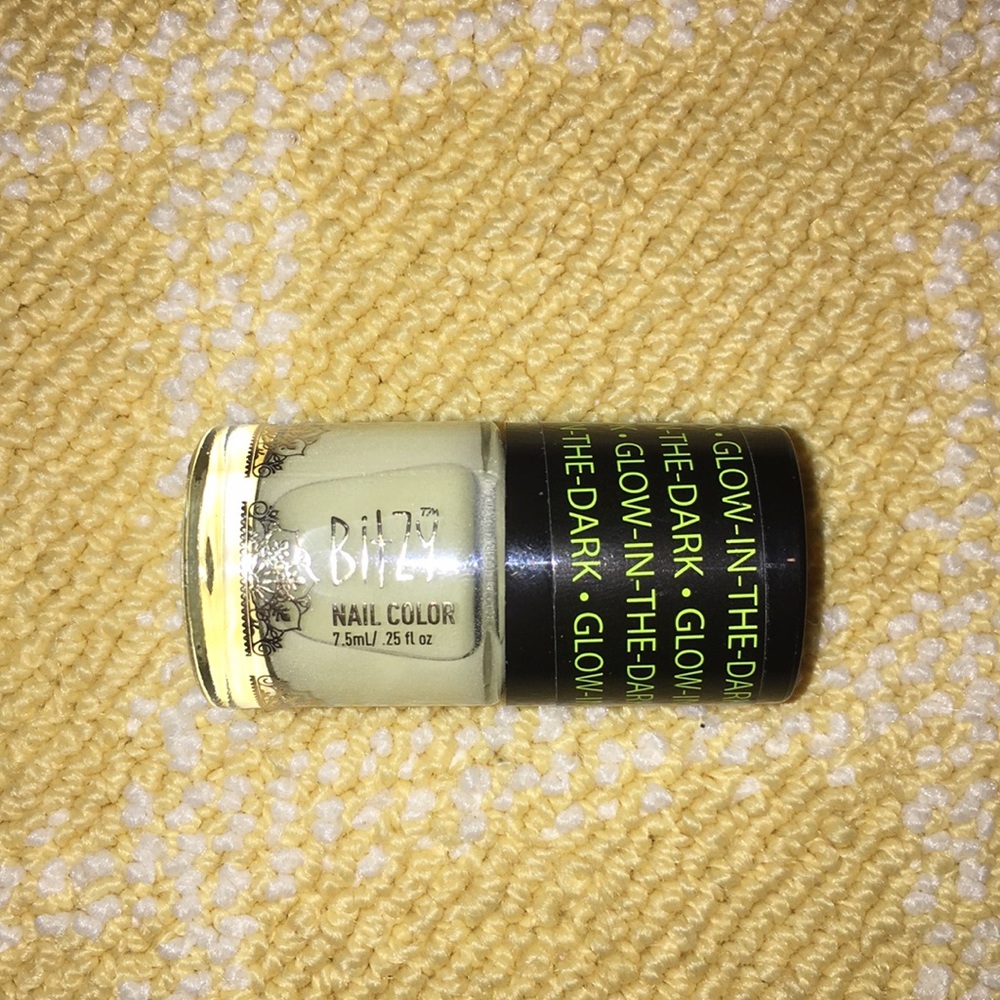 Glow in the dark nail polish